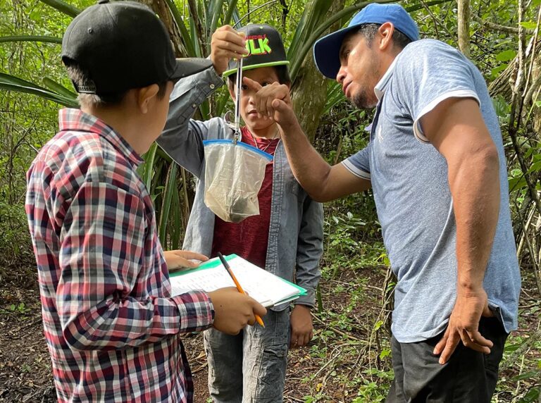 Students_Conserving_Nature_Felix_Garcia_teaches_students_how_to_record_the_mass_of_a_mud_turtle_Alejandra_Monsivais